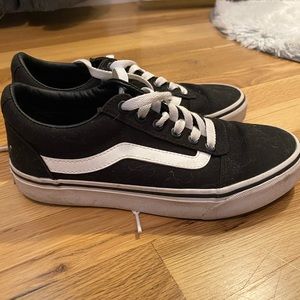 Woman’s black vans sneakers